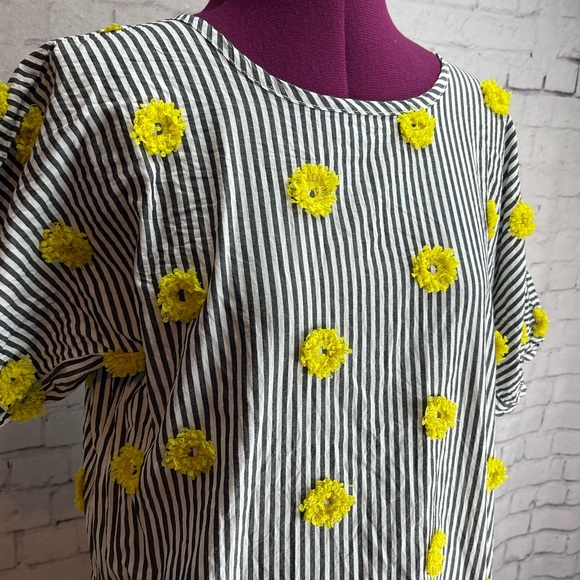 Uncle Frank size XS gray and white striped shift dress with yellow design - Picture 2 of 6